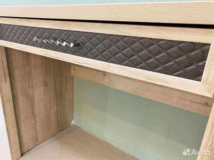 Туалетный стол