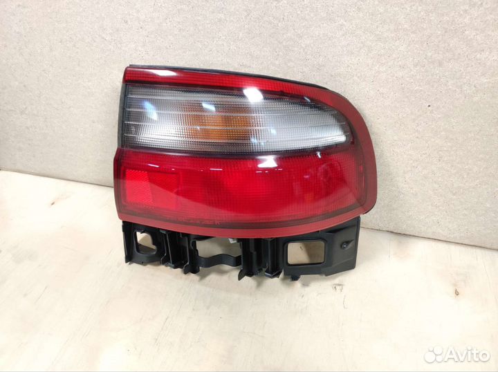 Задний правый фонарь Toyota Carina E