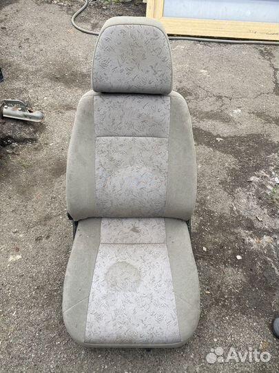 Передние сиденья priora