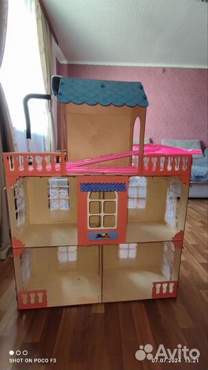 Продам кукольный домик с куклами
