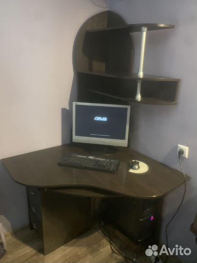 Компьютерный стол