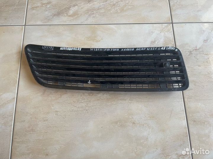 Решетка капота правая Mercedes S Class W 221