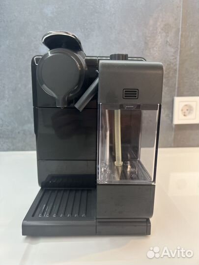 Капсульная кофемашина DeLonghi Nespresso EN560.B