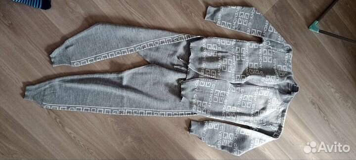 Спортивный костюм женский