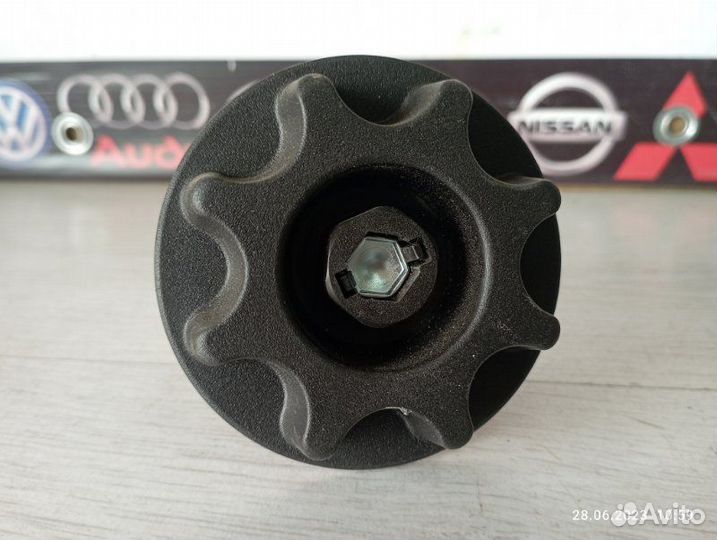 Крепление запасного колеса Lexus Rx350 2010