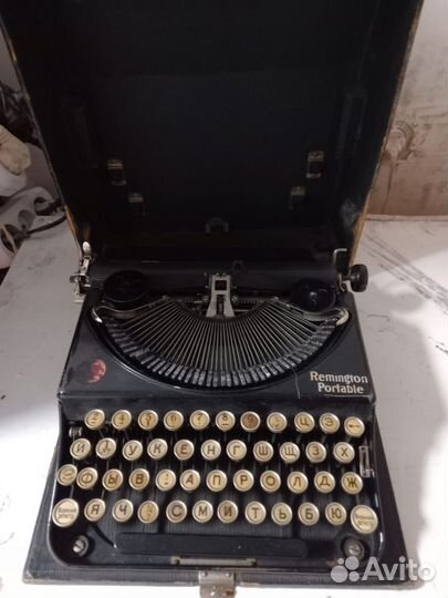 Пишущая печатная машинка