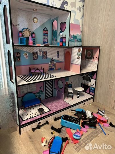 Самолет и домик лол