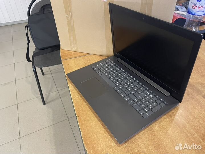 Lenovo 330-15IKB Core i3-7130U/12G/512Gb SSD
