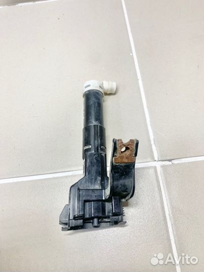 Форсунка омывателя фары Toyota Land Cruiser 200