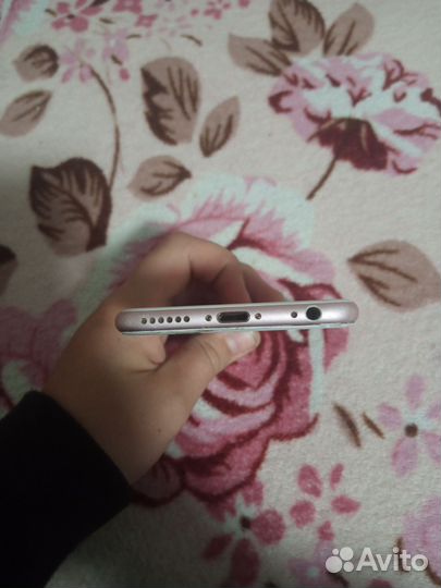 Телефон iPhone 6s