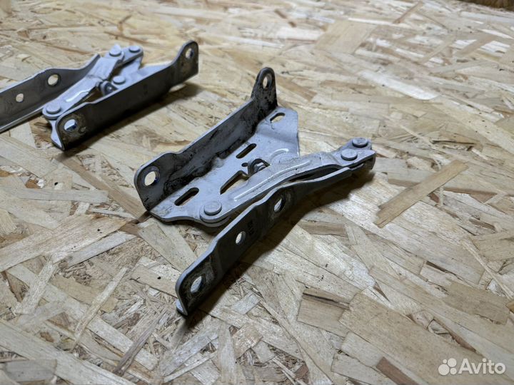 Петля капота Tucson NX4 2021