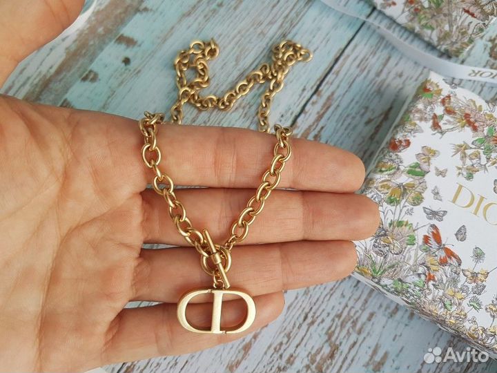 Колье с тогглом Dior Montaigne