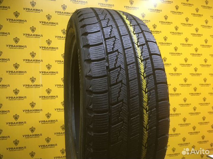 Roadstone Winguard Ice 215/55 R17 94Q