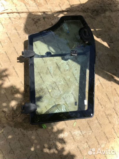 Стекло нижнее дверное на экскаватор Terex 825