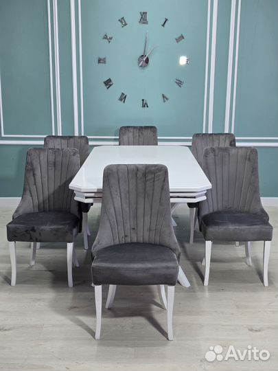 Стол и стулья