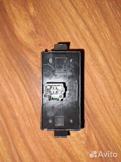 Кнопка аварийной сигнализации Renault logan 2
