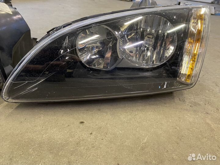 Передние фары Ford Focus 2 Дорестайлинг