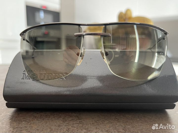 Солнцезащитные очки Alexander McQueen