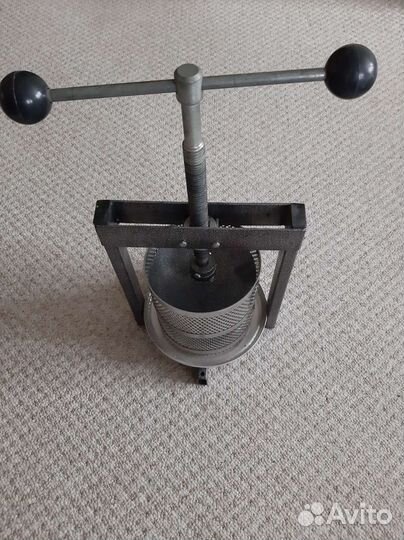 Пресс для холодного отжима сока фруктов и ягод