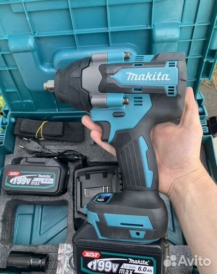 Гайковерт аккумуляторный Makita 700 n.m