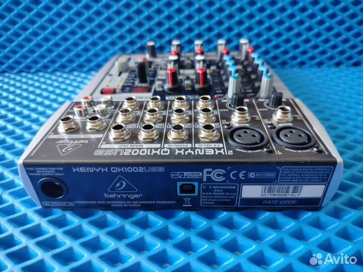 Микшерный пульт behringer