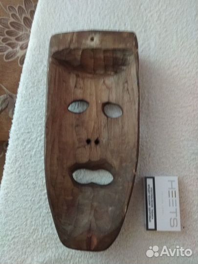 Маска из дерева