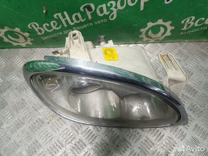 Фара передняя правая Волга 31105