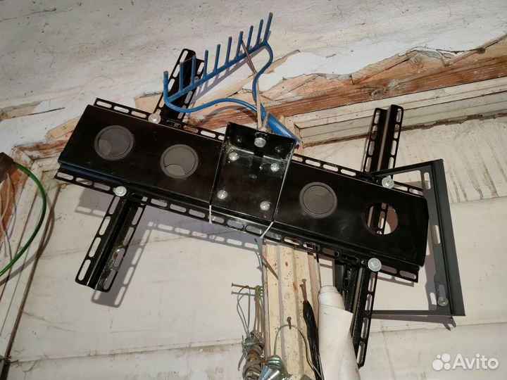 Кранштейн для телевизоря две штуки