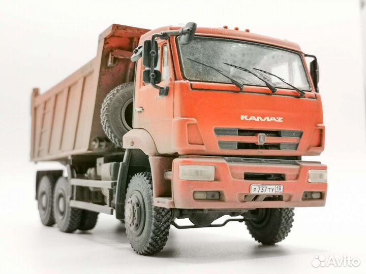 Коллекционная модель самосвала камаз-6522
