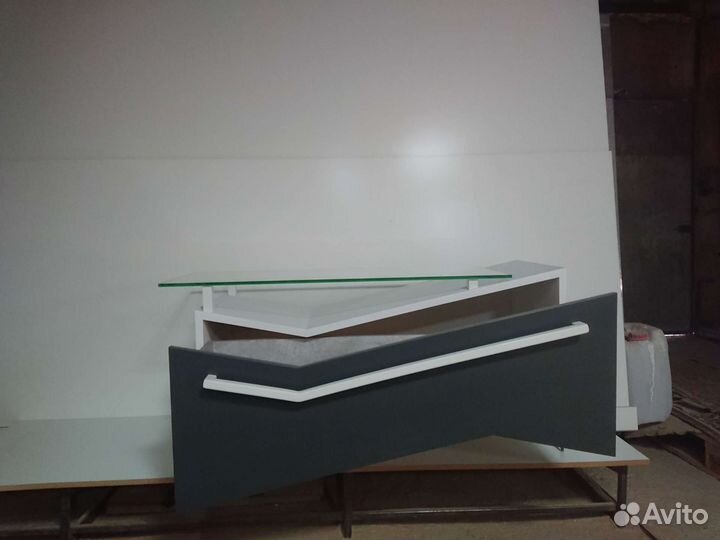 Тумба под телевизор новая