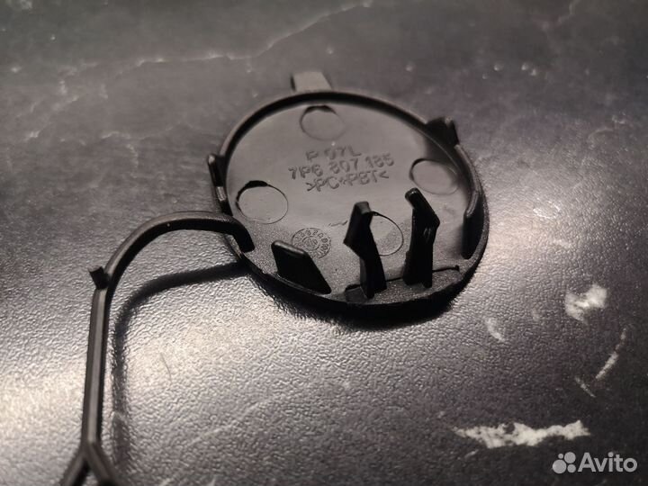 Новая чёрная левая заглушка Volkswagen Toureg