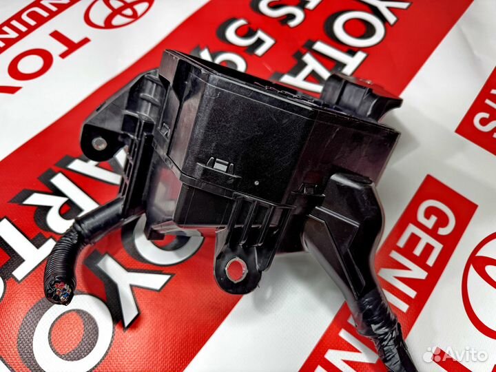 Блок предохранителей Toyota Rav4 XA50