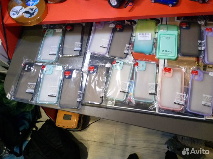 Чехлы на iPhone 11,12