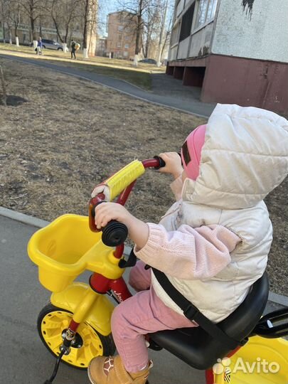 Трехколесный велосипед с родительской ручкой