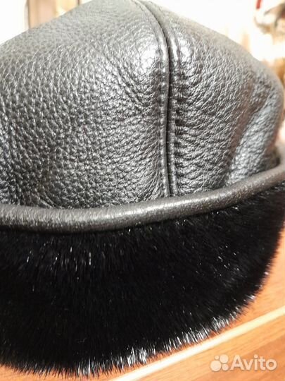Мужская кожаная кепка с меховой отделкой