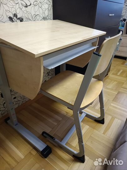 Парта (стол) и стул ученический