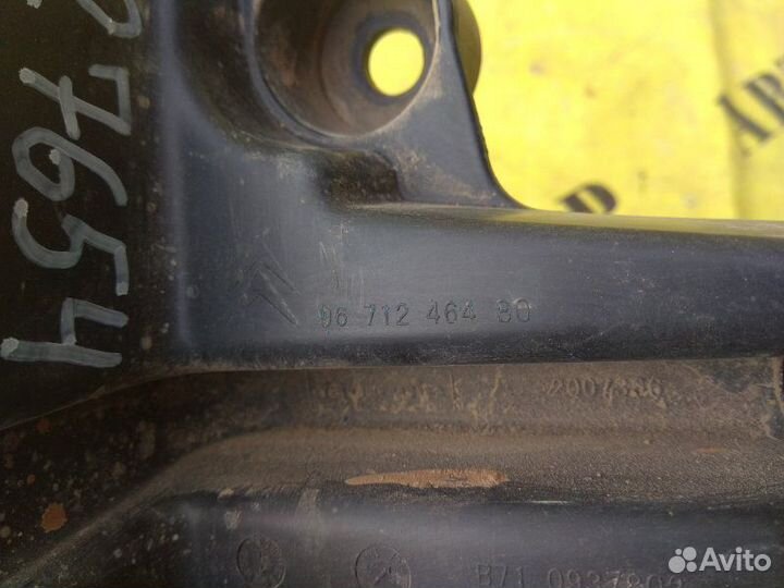 Кронштейн заднего бампера правый Citroen C4 2 B7