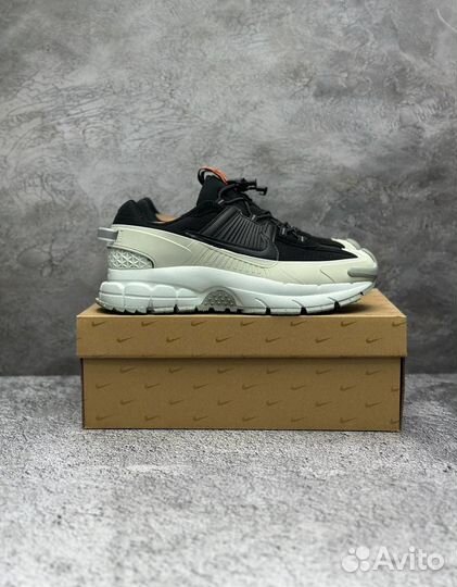 Кроссовки Nike Air Zoom Vomero 5 Black / White
