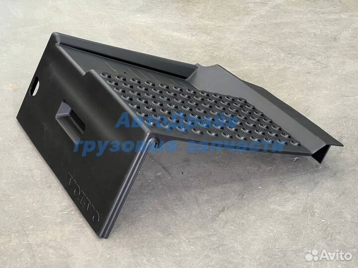 Крышка аккумулятора Вольво Фш4 Фм4
