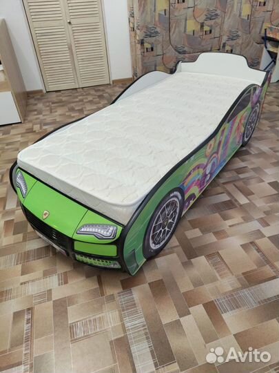 Детская кровать машинка