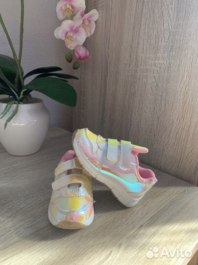 Кроссовки детские
