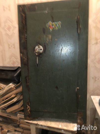 Сейф металлический.СССР.68х38х32см.2замка