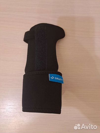 Бандаж на лучезапястный сустав с поддержкой