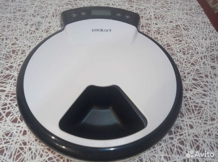 Автоматическая кормушка для кошек и собак