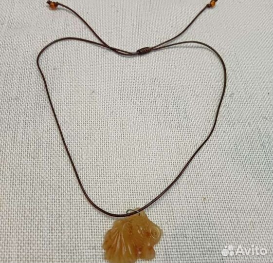 Кулон из Янтаря Золотая рыбка