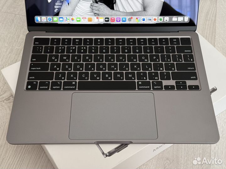 Новый Apple Macbook air M2, с русской гравировкой