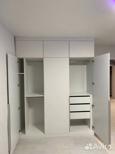 Шкаф распашной новый
