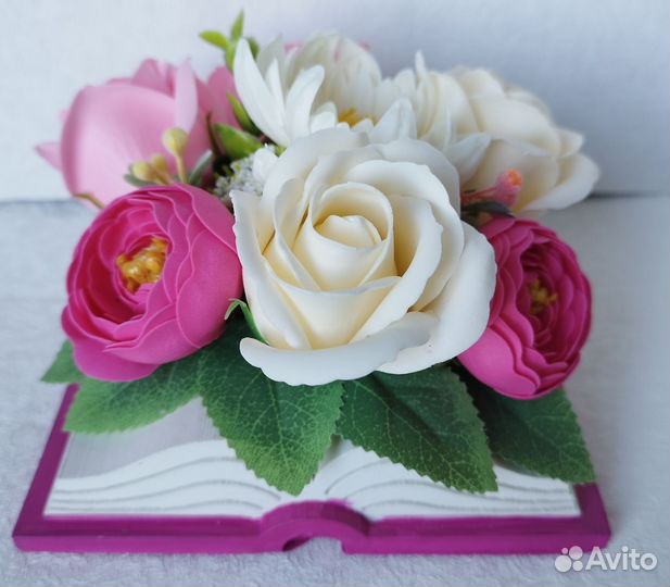 Букет мыльных роз в книге