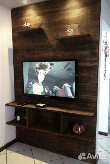 Полка настенная для телевизора