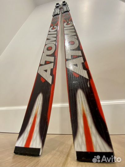 Топовые беговые лыжи atomic worldcup skate